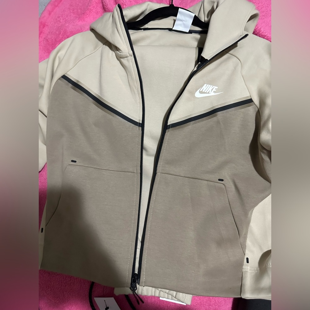 Brand new Nike Pro Tech Set